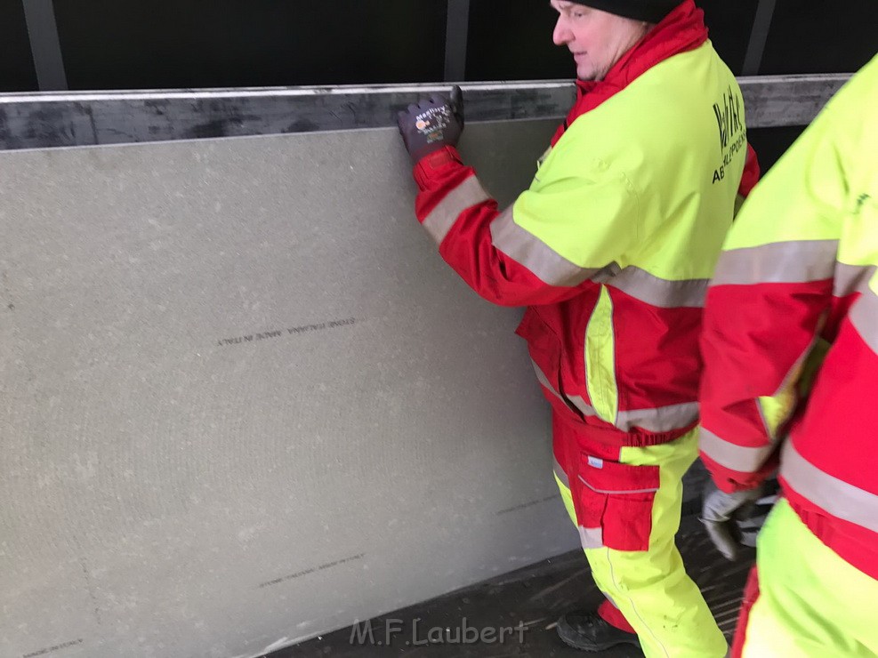 LKW Ladung verschoben A 3 Rich Oberhausen Hoehe AS Koeln Dellbrueck SP P32.jpg